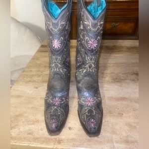 Corral size 7 studded floral embroidery rhinestone boots practically new
